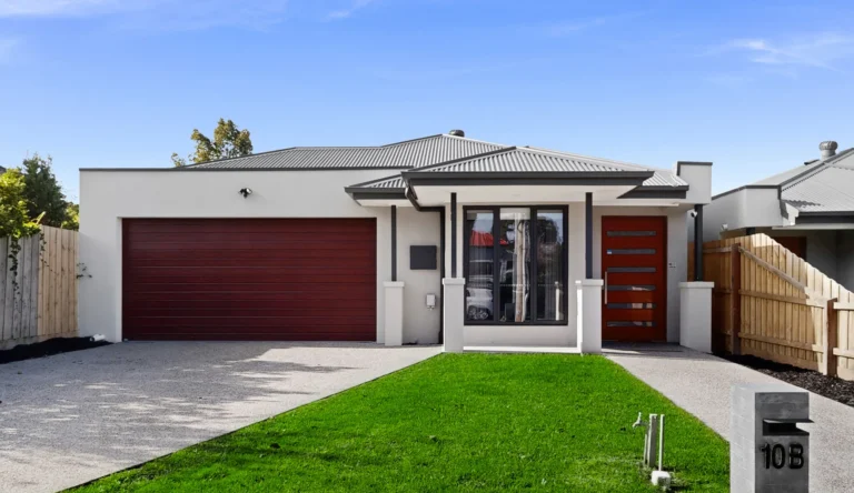 1 (11) Knoxfield VIC